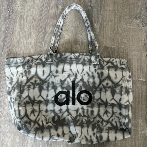 ALO Yoga Handbags - ALO Yoga Gray Tie Dye Large Shopper Tote Bag